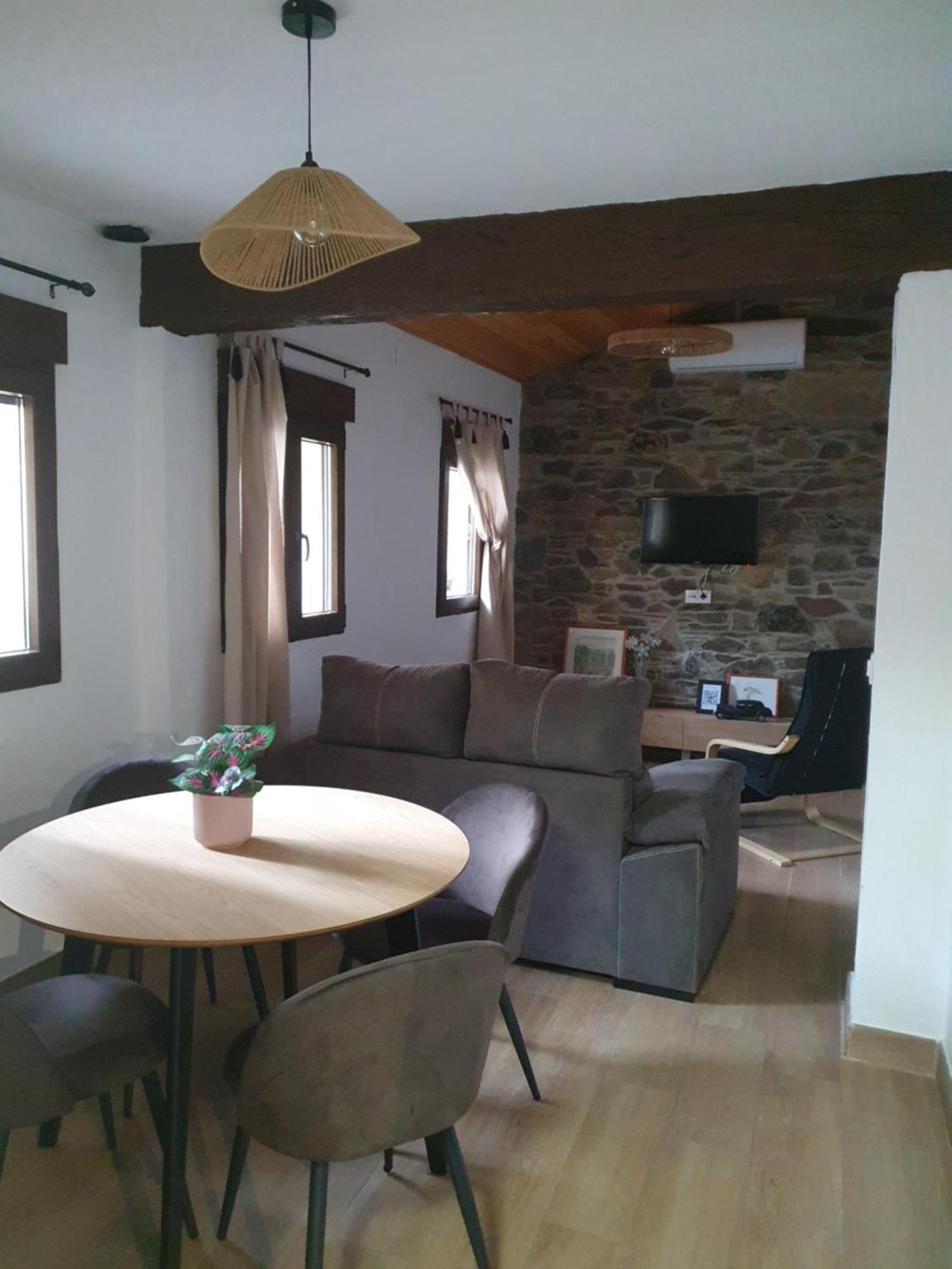 Apartamentos Callampa Torrejon el Rubio Luaran gambar
