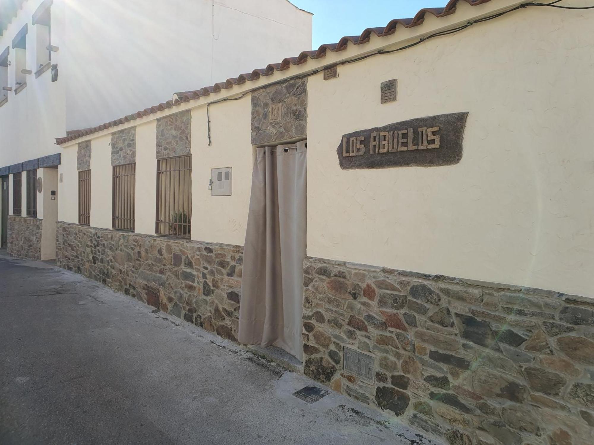 Apartamentos Callampa Torrejon el Rubio Luaran gambar
